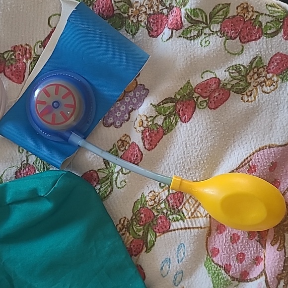 Vintage Fisher Price Doctor Kit - Picture 3 of 5